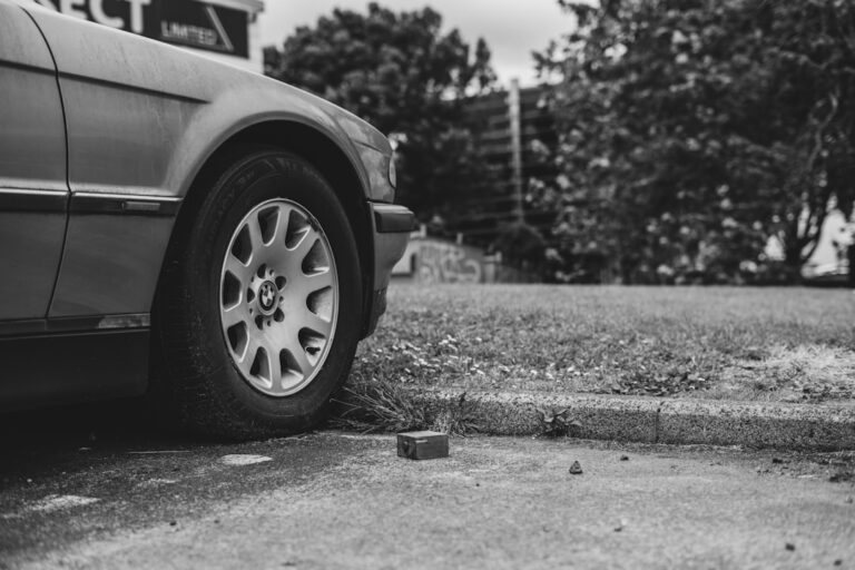 Photo symptoms of worn brake pads